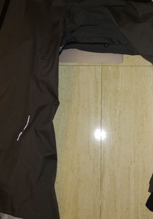 Chaqueta chubasquero RockRider ST 900.Talla L.