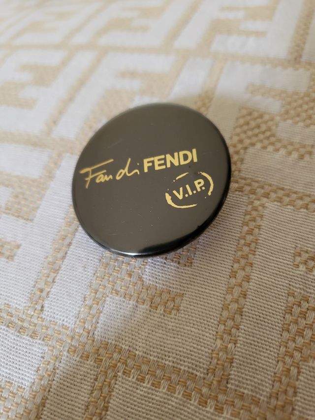 spilla fendi