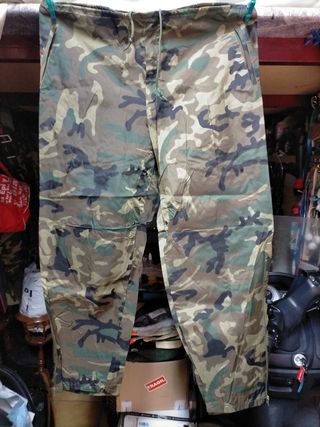 Pantalones impermeables.