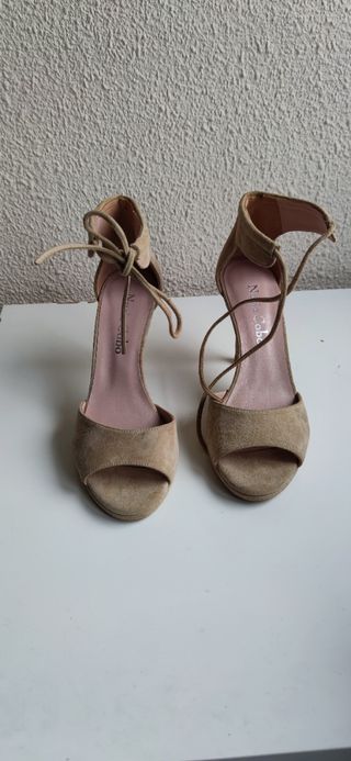 Sandalias de tacón nude 