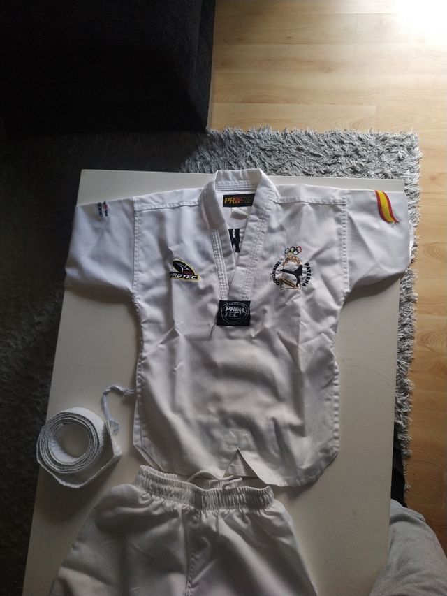 dobok uniforme Taekwondo