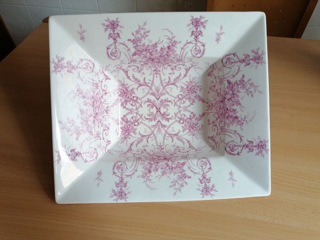 bellissima fontana in porcellana molto bella come regalo