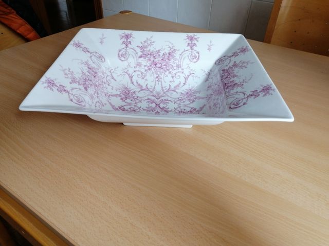 bellissima fontana in porcellana molto bella come regalo