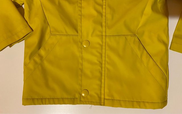 Chubasquero amarillo talla 18-24meses