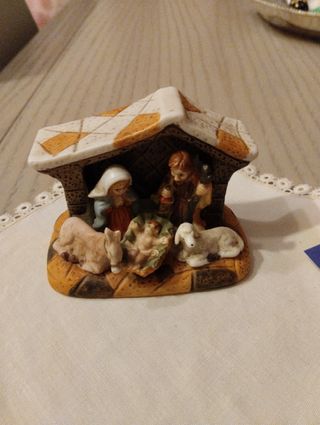 Mini presepe in porcellana.Collezionismo