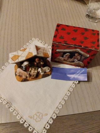 Mini presepe in porcellana.Collezionismo