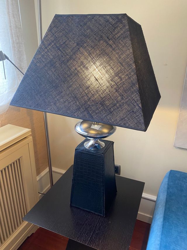 Lampara de Mesa en Piel