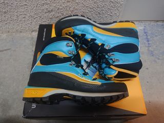 Botas La sportiva T 39,5 nuevas 