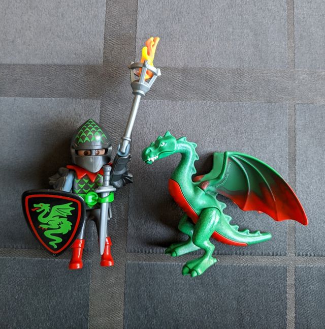 *Playmobil Caballero y Dragón (6836)