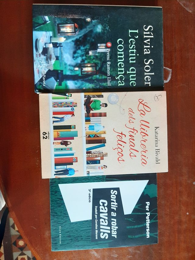 3 novel.les en català