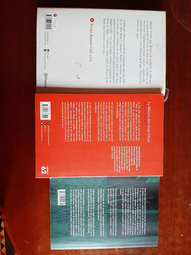 3 novel.les en català