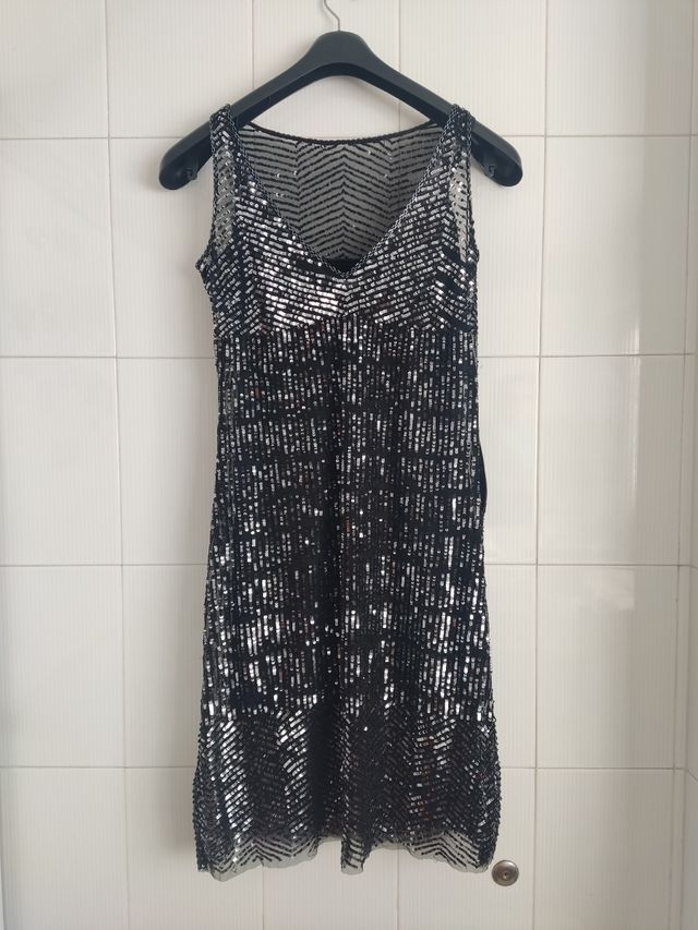 Vestido de fiesta de lentejuelas.