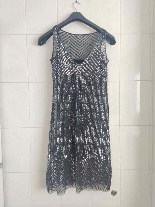 Vestido de fiesta de lentejuelas.