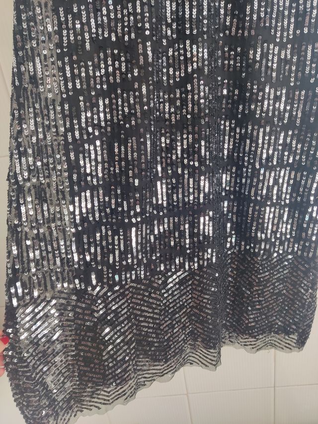Vestido de fiesta de lentejuelas.