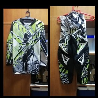 vende lote ropa y pantalón marca roan 