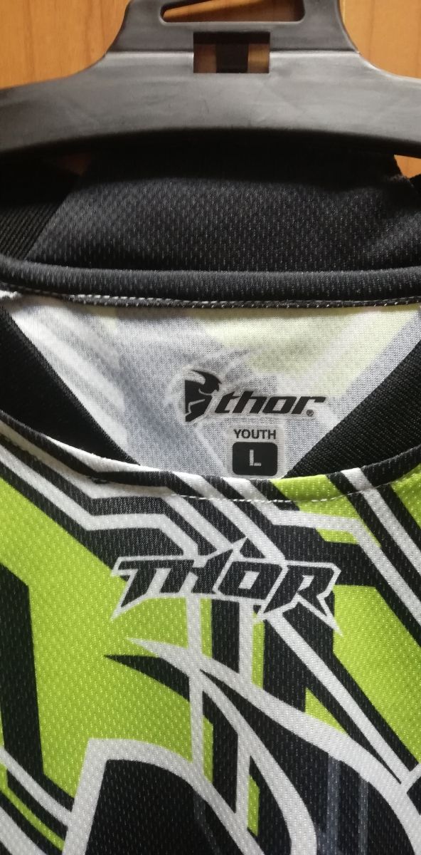 vende lote ropa y pantalón marca roan 