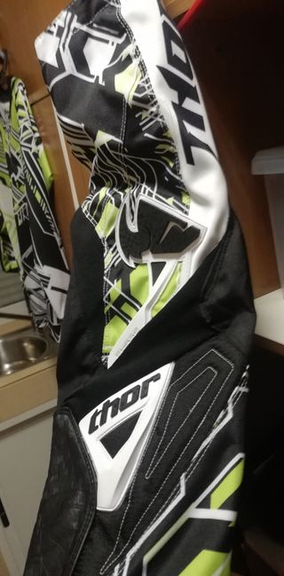 vende lote ropa y pantalón marca roan 