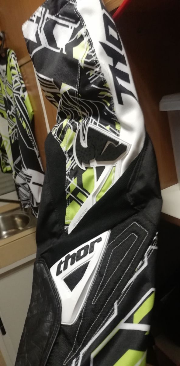 vende lote ropa y pantalón marca roan 