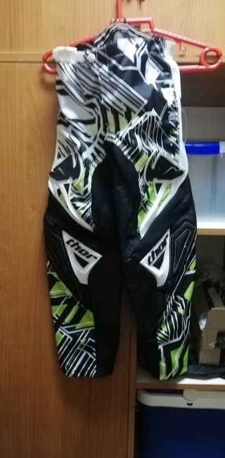 vende lote ropa y pantalón marca roan 