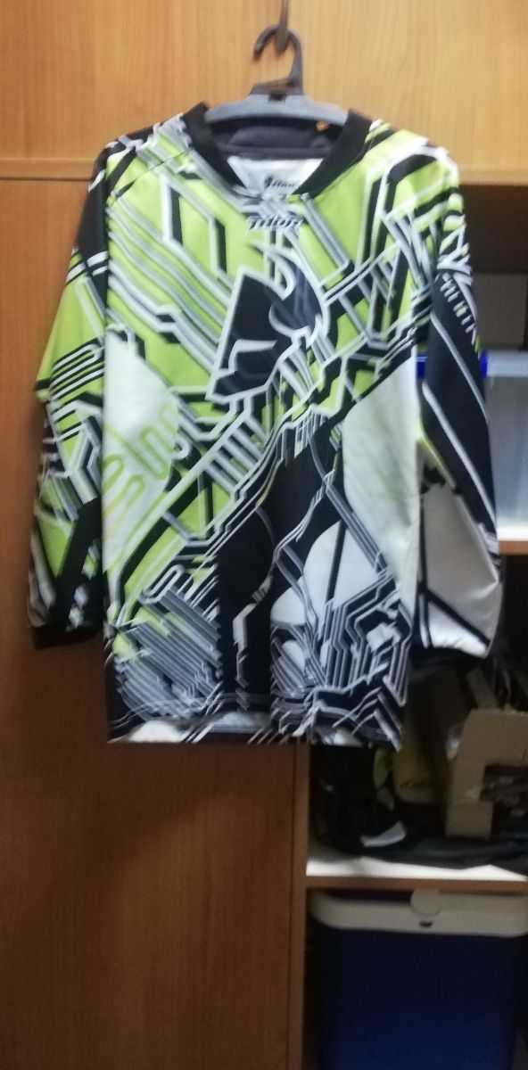 vende lote ropa y pantalón marca roan 