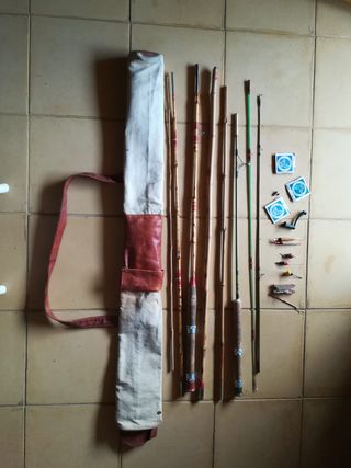  Pesca, lote de cañas, aparejos y funda