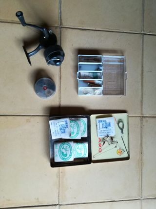  Pesca, lote de cañas, aparejos y funda