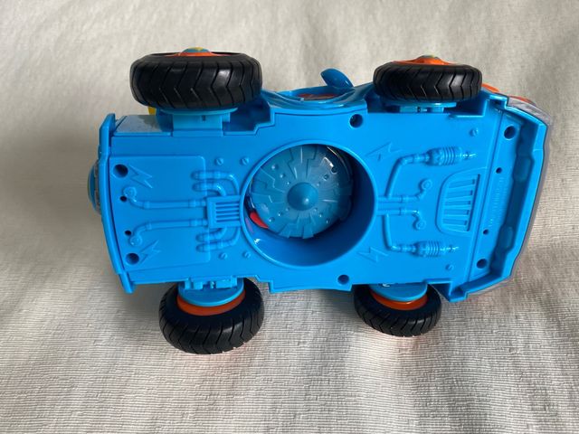 Coche Kid Kazoom, como nuevo. Regalo 8 superzings