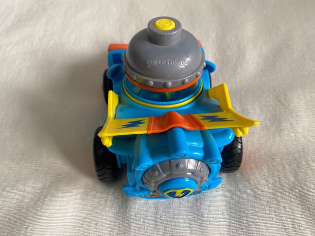 Coche Kid Kazoom, como nuevo. Regalo 8 superzings