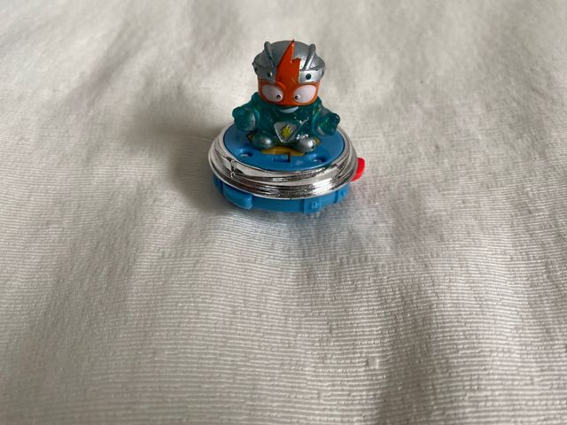 Coche Kid Kazoom, como nuevo. Regalo 8 superzings