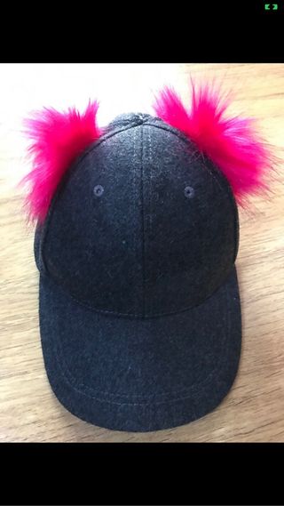 Gorra pompones talla 8-10