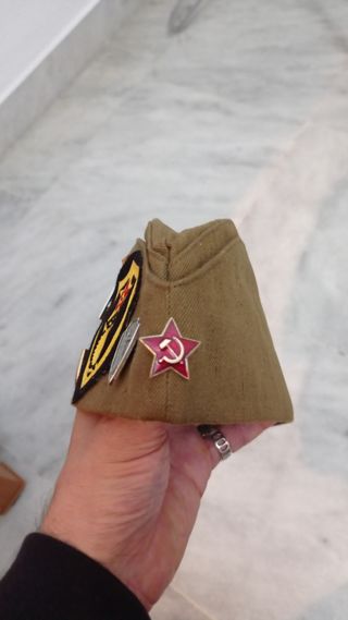 Varias gorras ejercito rojo