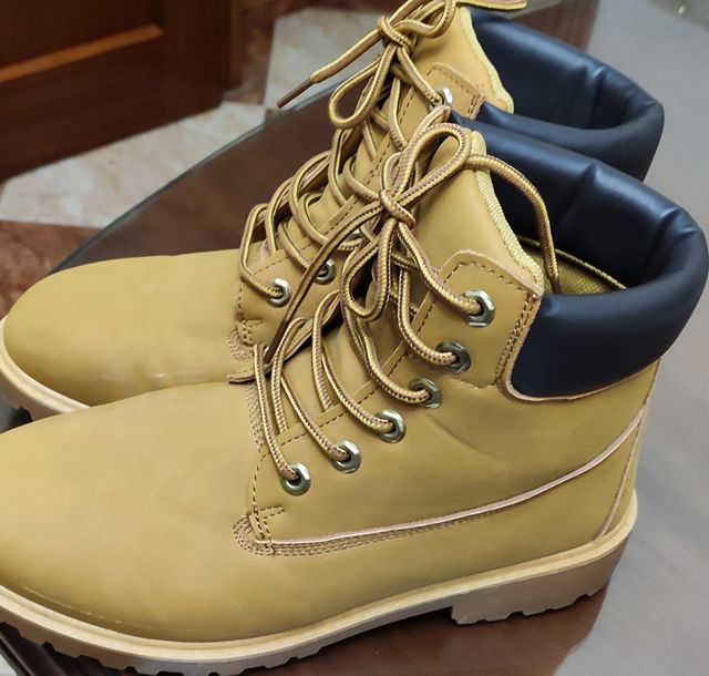 Botas color caqui talla 40