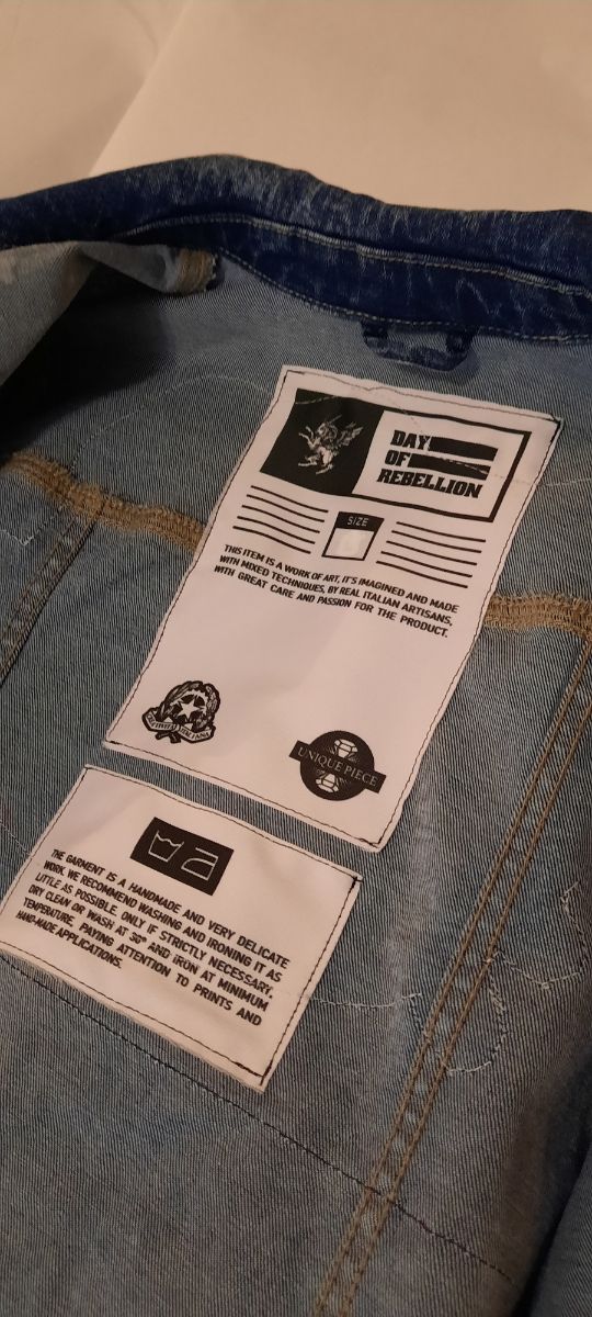 Bellissima giacca denim customizzata a mano!