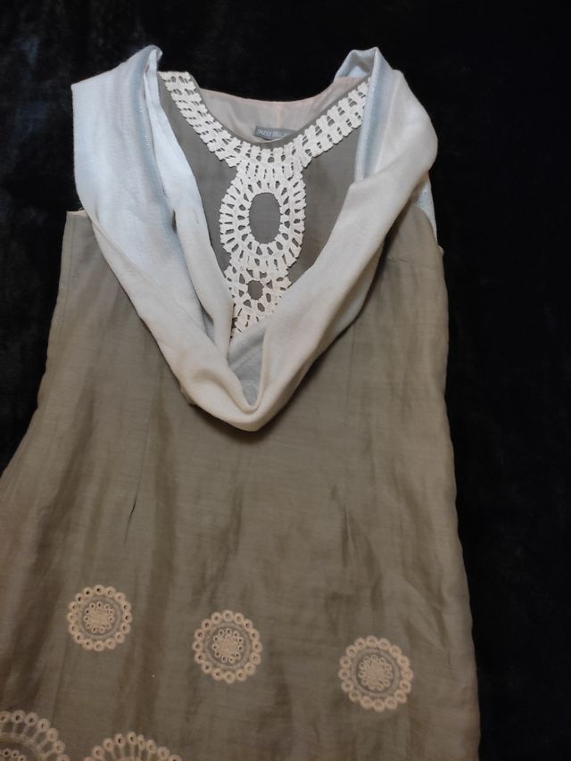 vestido de lino gris satinado