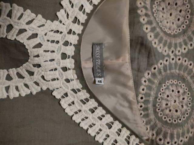 vestido de lino gris satinado