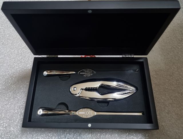 SET DE 3 PIEZAS PARA ABRIR MARISCOS 