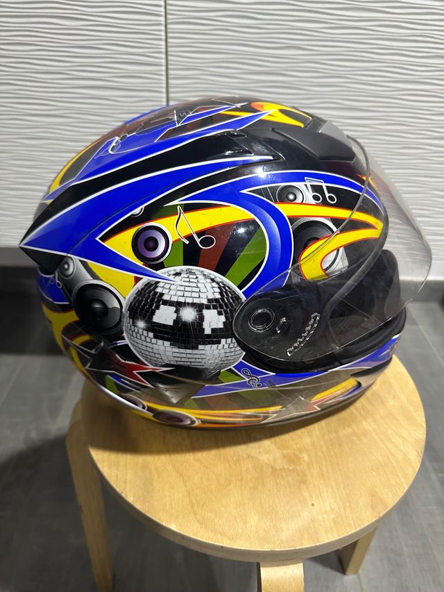 Casco moto bastante cuidado