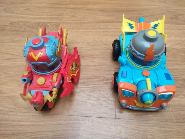 Superthings. Speed Fury y Kazoom Racer.