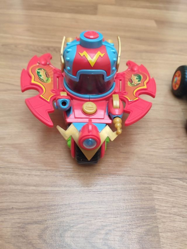 Superthings. Speed Fury y Kazoom Racer.