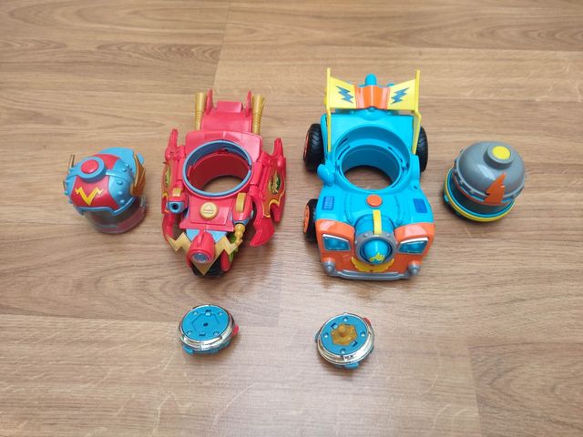 Superthings. Speed Fury y Kazoom Racer.