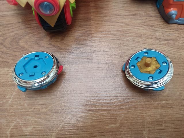 Superthings. Speed Fury y Kazoom Racer.