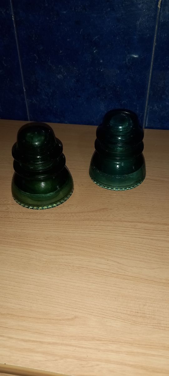 antiguos postes de la luz