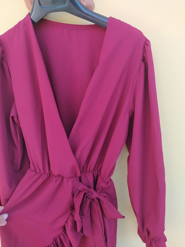 Abito corto con fiocco in vita