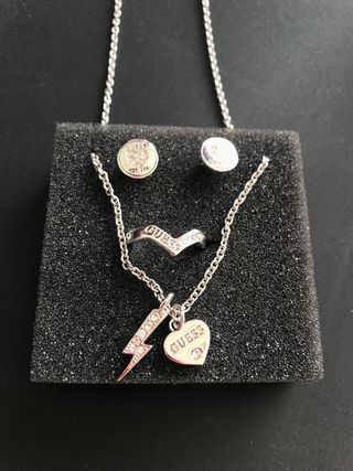 Conjunto guess pendientes y colgante
