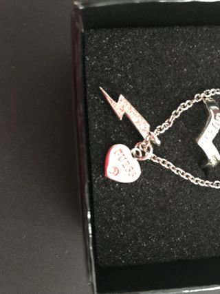 Conjunto guess pendientes y colgante