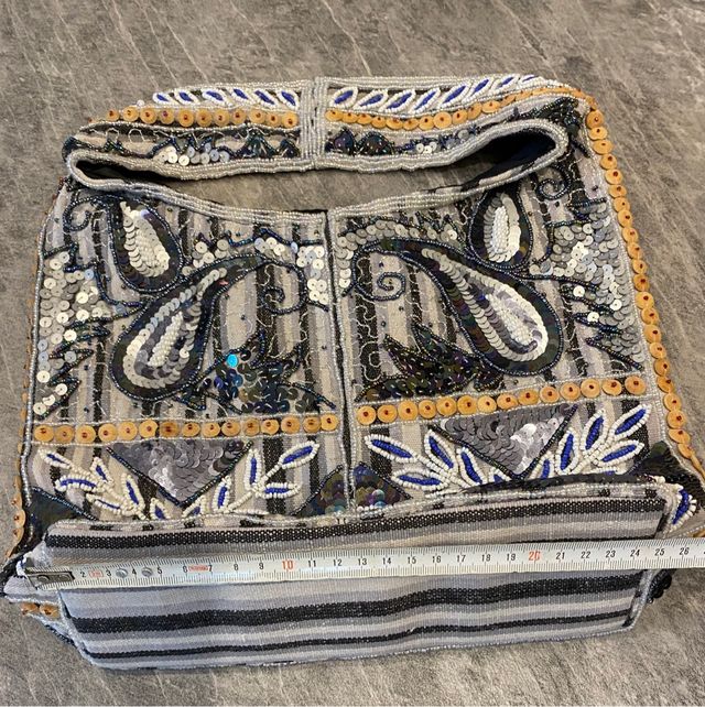 Borsa decorata con perline