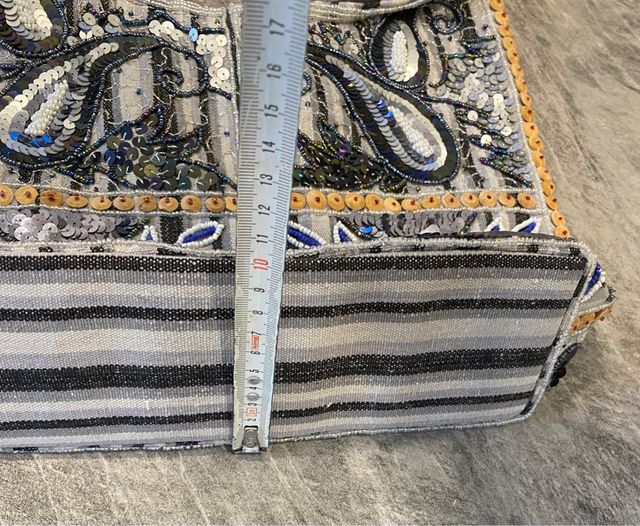 Borsa decorata con perline