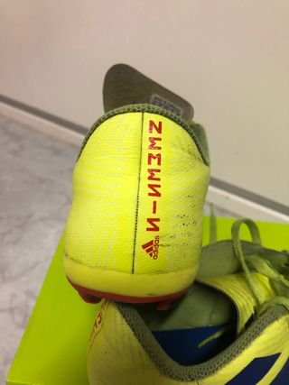 Botas de Fútbol Adidas.