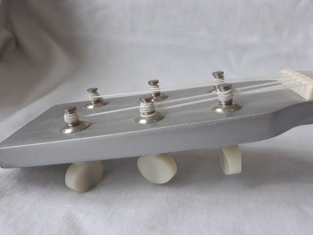Guitarra madera marca Jabadabadoo