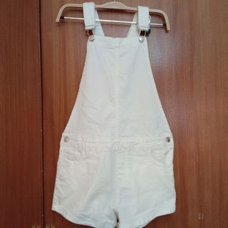 Peto vaquero blanco de pantalón corto